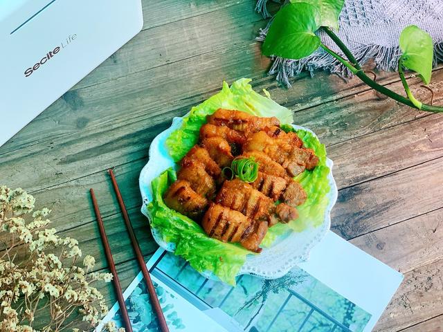 在家自制烤肉，好吃不油腻，菜叶卷一卷，一口一个真过瘾