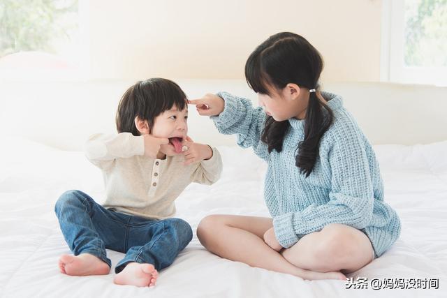 #你的育儿经#二胎家庭，以为亏欠的总是大宝？其实，父母也欠小宝一句对不起