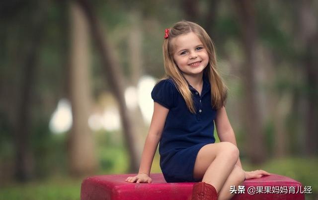 「你的育儿经」4岁女孩咬碎了温度计，奶奶的做法被医生点赞