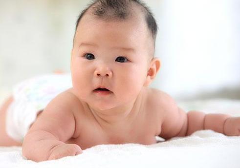 你的育儿经■2个月宝宝突发一脸疹，医生：宝妈不要这样吃，＂毒性＂太大