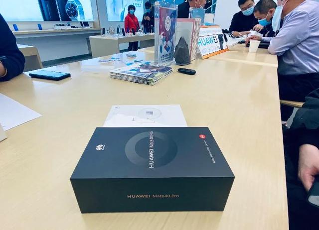 韭菜体验：加价1000元的华为Mate 40Pro釉白色开箱