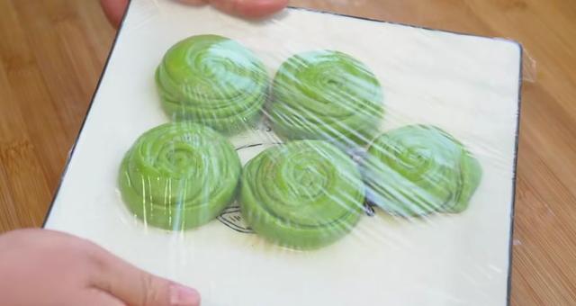 孩子不爱吃蔬菜，幺妹这样做，酥脆柔软又多层，挑食的孩子也爱吃