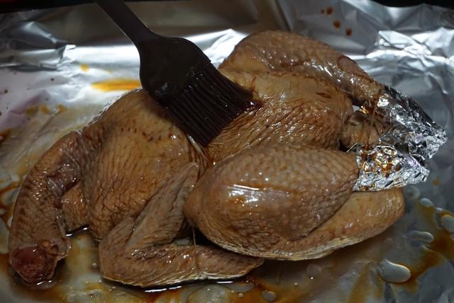 烤鸡这样做，汁水饱满，上桌就抢光，只因加了这一样东西