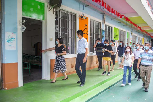 超级宝妈|王长青副市长一行莅临市二轻幼儿园督导检查复学防控工作