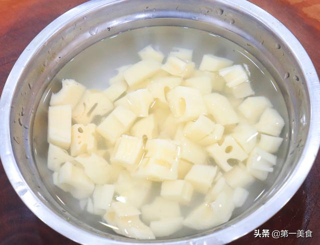 无肉无油煲好汤！滋补润燥的红枣莲藕汤，选对红枣有技巧