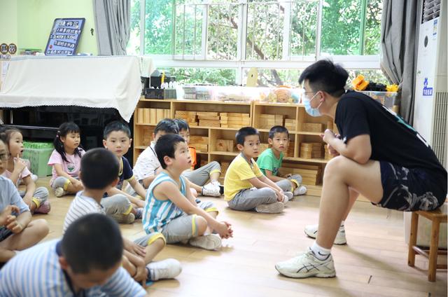 你的育儿经|看！南山区幼儿园门前全是口罩都遮不住的笑脸~