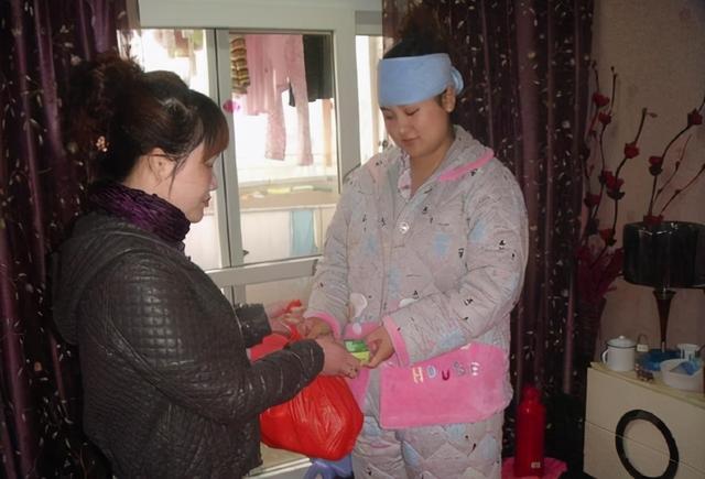 产妇月子里出走婆婆哭诉：我做饭，南瓜吃了12个，还有啥不满足