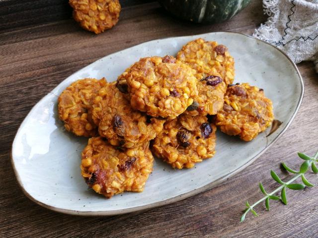 冬天就馋这零食，半个南瓜，1碗燕麦就能做，香甜酥脆太好吃了