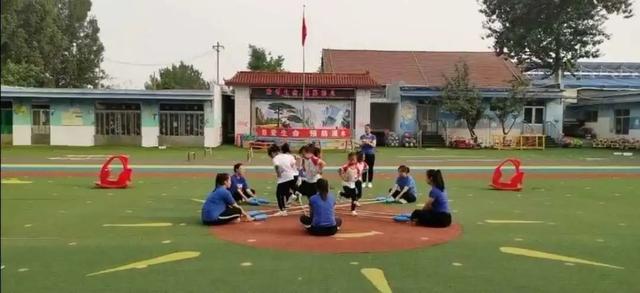 亲情家族|“特殊的时光，不一样的陪伴”惠民20处幼儿园开展户外游戏展评活动