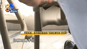 超级宝妈|宝宝椅横档突然断裂，孩子头部着地，酒店：家长也要反思