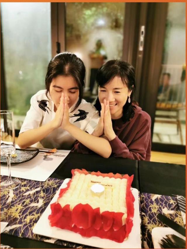 「超级宝妈」富养孩子物质，不如种下自信大树