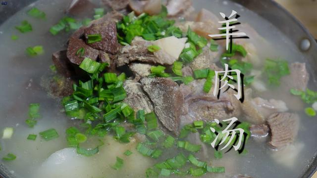 炖羊肉汤，切记不要直接炖，秘诀告诉你，羊肉汤浓肉香，不腥不膻
