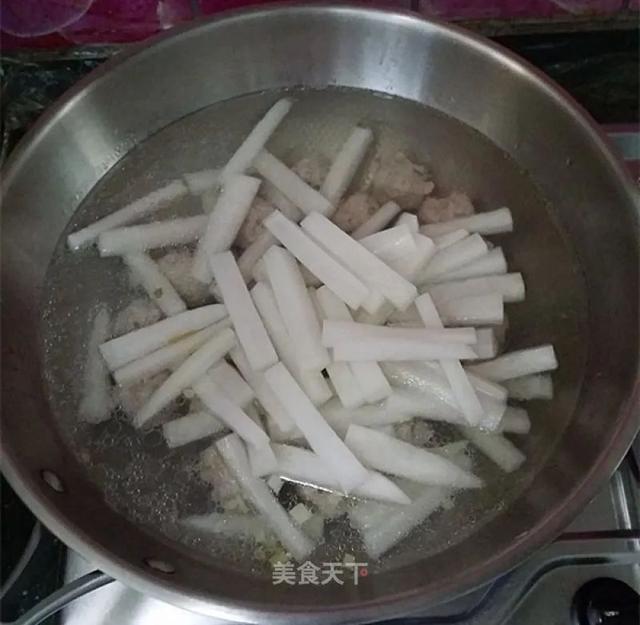 萝卜粉条肉圆汤：开胃暖身又去火，真是一举多得