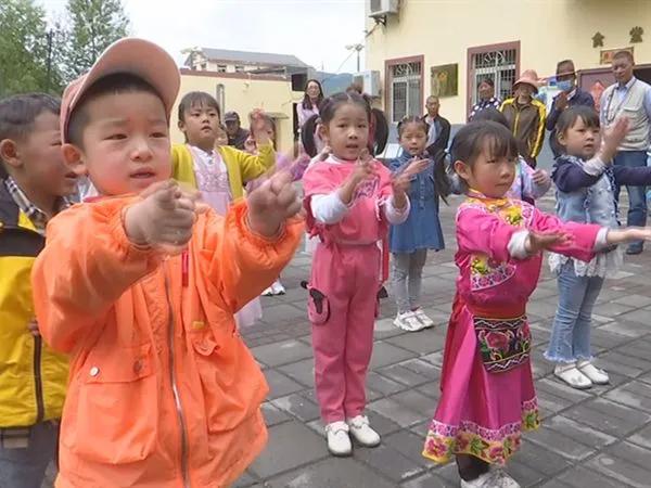 我们都是好孩子|松潘黑籽儿幼儿园为敬老院送去浓浓的粽子情