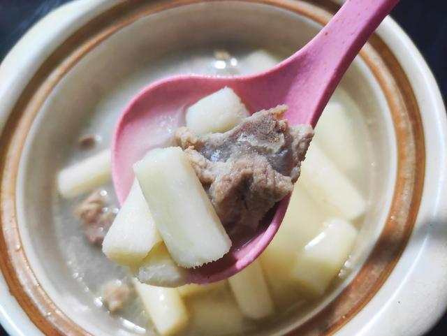 做排骨，有人先焯水，有人直接下锅，做法不同区别大，教正确做法