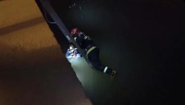 超级宝妈■“不要救我，我太累了”陪读妈妈轻生跳河：做父母太难了