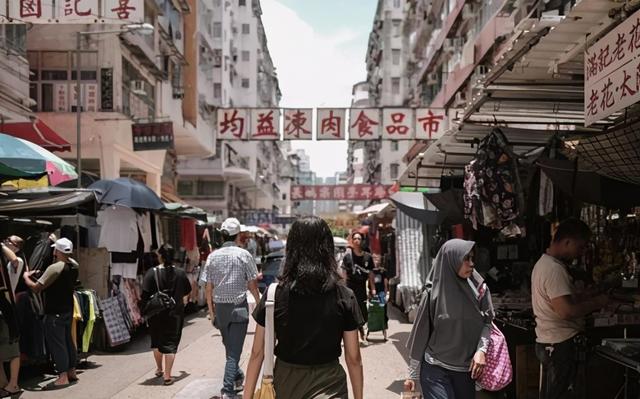 市值一夜飙近千亿美元！靠穷人发家反超京东，刘强东这回坐不住了