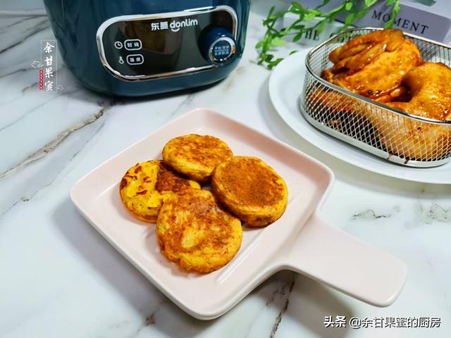 午餐有炸鸡有蔬菜饼，简单易做味道好，馋到朋友了