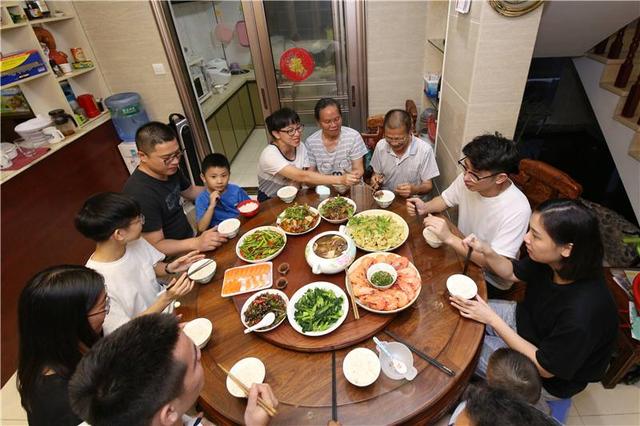 #你的育儿经#一胎家庭和二胎家庭有什么区别？待孩子成年后，这些差别一目了然