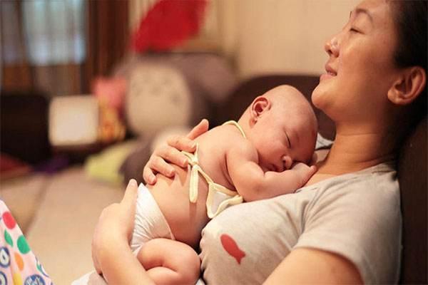 「你的育儿经」媳妇坐月子时，聪明的婆婆这么做，会让家庭和睦儿子更幸福