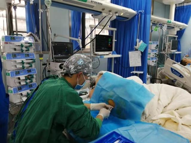 富源县人民医院重症医学科（ICU）为命悬一线患者成功开展腰大池穿刺引流术