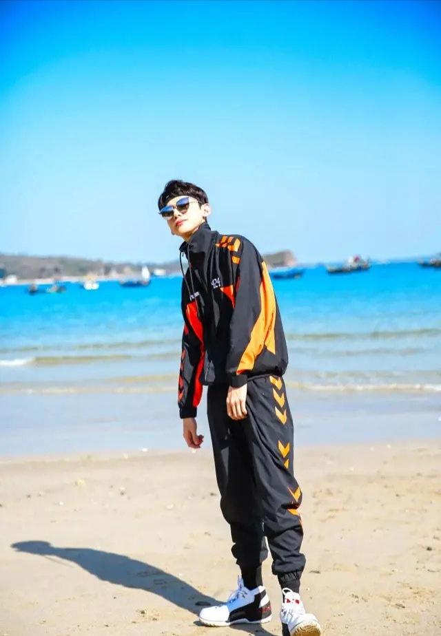 普拉达女王白敬亭|亭会穿 亭帅气