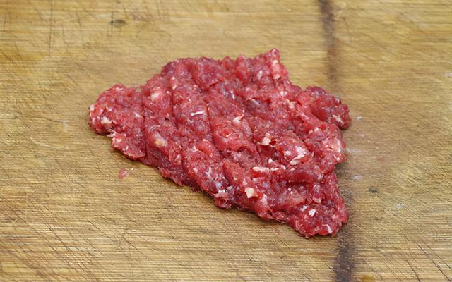 冬季餐桌上少不了的下饭菜，肉末炖粉条，肉末酥香，粉条Q弹入味