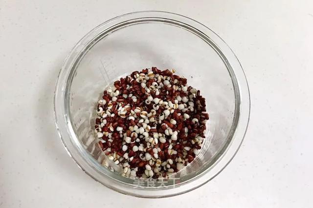 天气凉别再吃冷饮了，试试这道甜品吧！超级好吃又补气血哦