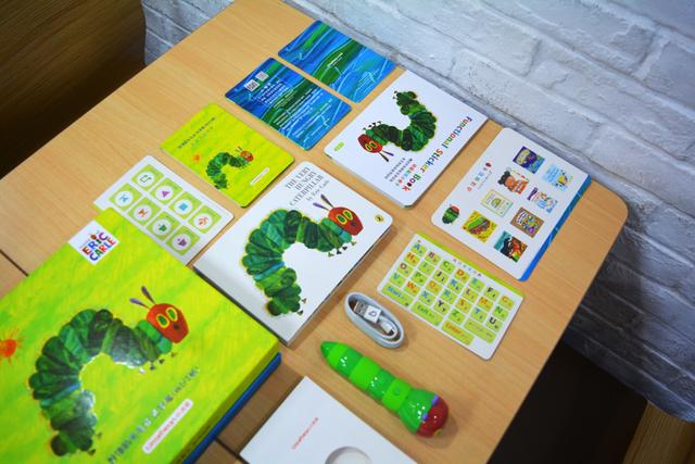 上手体验小彼恩好饿的毛毛虫点读笔WIFI版，资源丰富点读简单