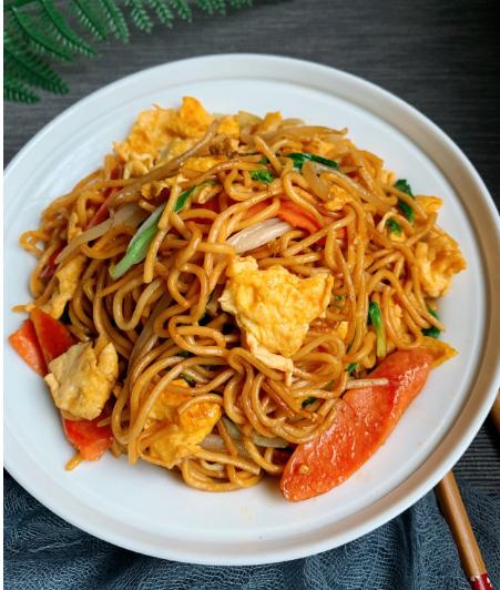 蔬菜放久了不知道怎么处理？试一试这个杂蔬炒面，饭菜一锅出