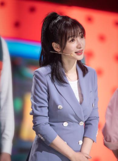 齐鲁晚报·齐鲁壹点采访柳岩:演喜剧需要“厚脸皮”影视交流地