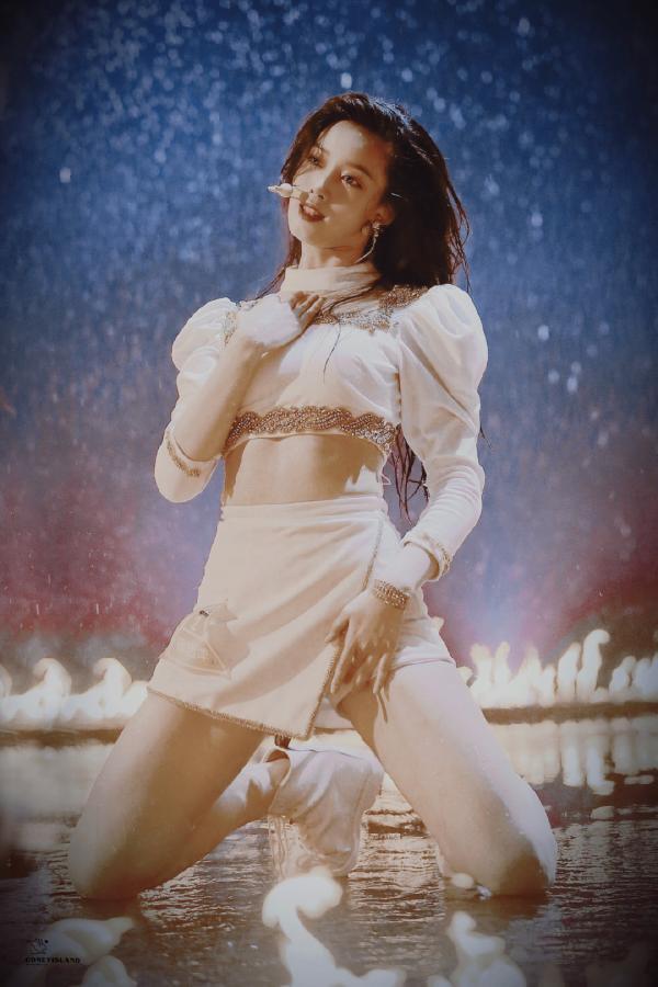 澎湃新闻|专访丨徐艺洋：女团这条路，是时候站起来风风光光地走