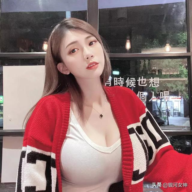 时尚探究社@#女神穿搭#女生胸大胯宽衣服怎么选择