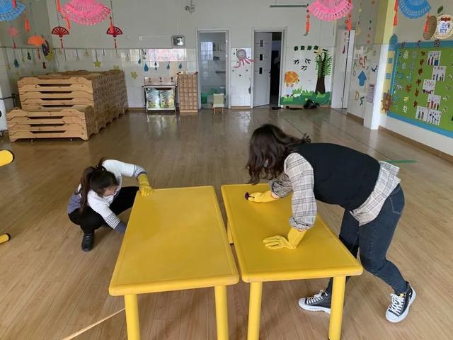 #你的育儿经#严格防控 筑牢病毒隔断屏障—县同和幼儿园全力做好疫情防控开学前消毒工作