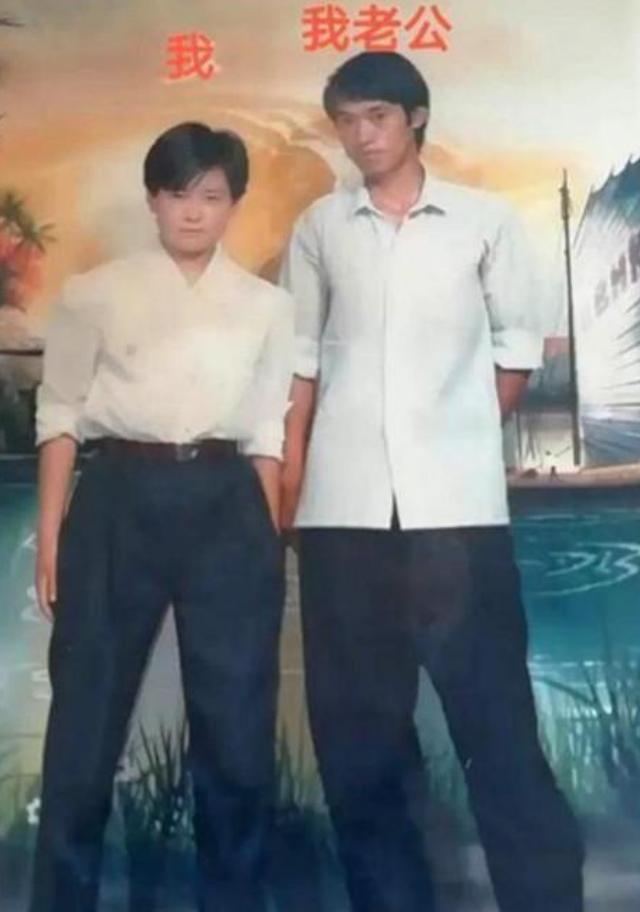 #超级宝妈#“爸，你怎么敢下手？”看完父母年轻时合影，孩子表示坐不住了
