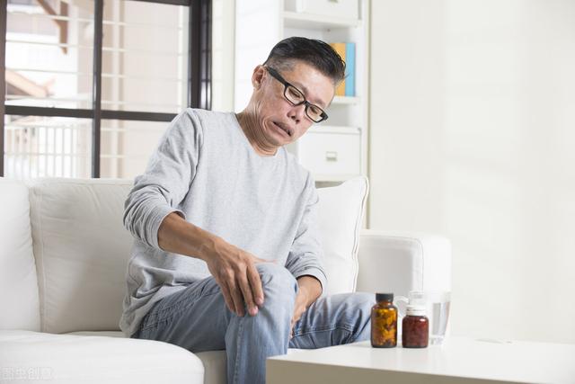 男人50岁后，健康开始走下坡路，除了勤喝水，要养成6个好习惯