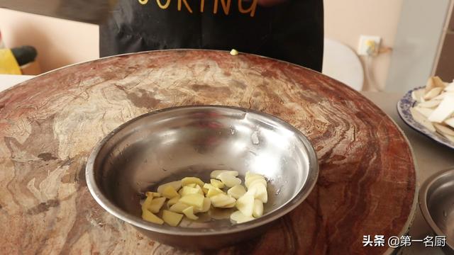 杏鲍菇怎样做才好吃？大厨教你小技巧，鲜香滑嫩，下酒又下饭