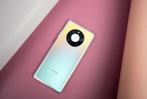 华为Mate 40系列正式和我们见面，网友：高颜值没有失望