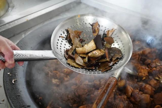 羊肉|在嘉过年：教你做红烧山羊肉