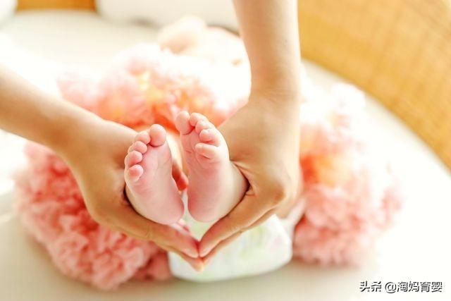 你的育儿经|孩子夏天能不能光脚?别再逼娃穿鞋了,家长都需知道这些