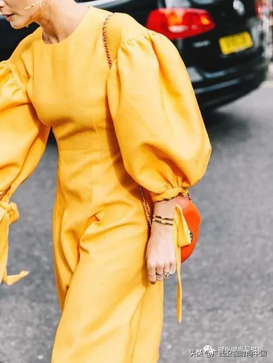 第五大道注意到这个小细节~你与时尚就是一“袖”之隔的距离