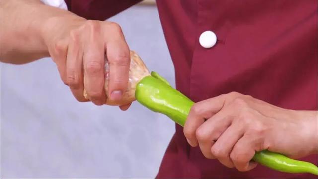 维生素|茄子、青椒的最佳吃法！少油又好吃，营养不流失！简单易做