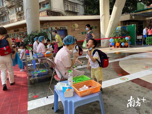 超级宝妈|直击｜广州萌娃返园首日，老师家长“成功交接”
