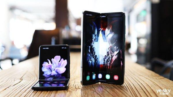 [环球网]两代折叠屏手机 三星Galaxy Z Flip与Galaxy Fold选谁？