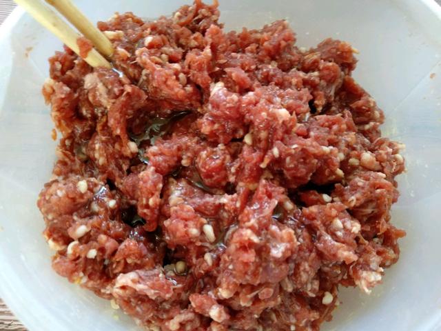 爱吃牛肉馅饼不用去买，按照此法自己做，薄皮大馅不油腻