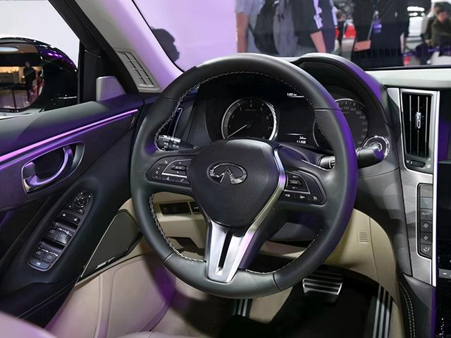 2.0T+7AT，211马力，4年质保，销量口碑都不错