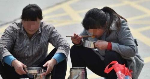 「你的育儿经」你溺爱孩子，不舍得对其教育？社会会告诉你其后果的严重性