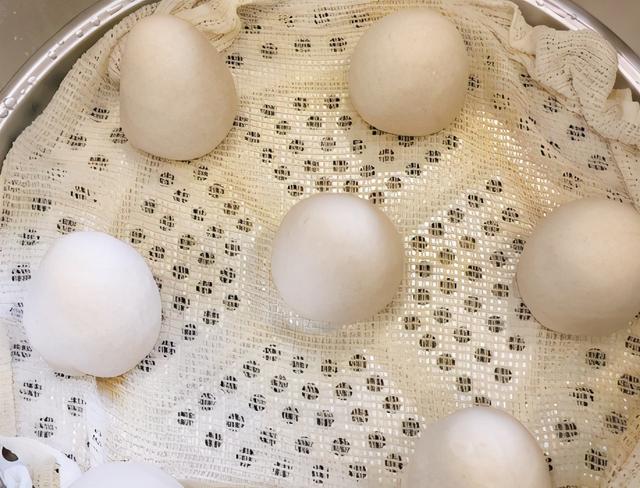 冬天蒸馒头发面太慢，教你3招技巧，30分钟发满盆，简单还实用