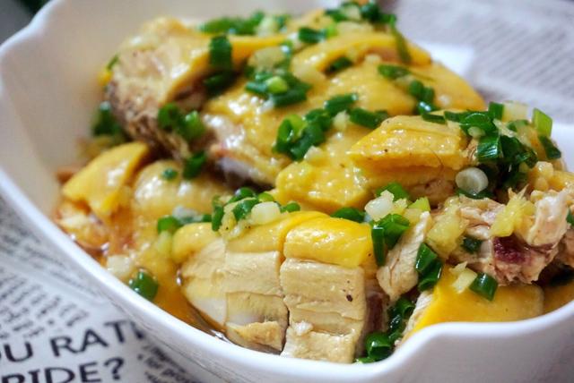 鸡腿这样做，比白斩鸡还好吃，又鲜又嫩，端上桌都抢着吃