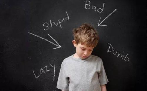 你的育儿经|孩子从众、没主见？打破“毛毛虫效应”，还需家长教会孩子这一点